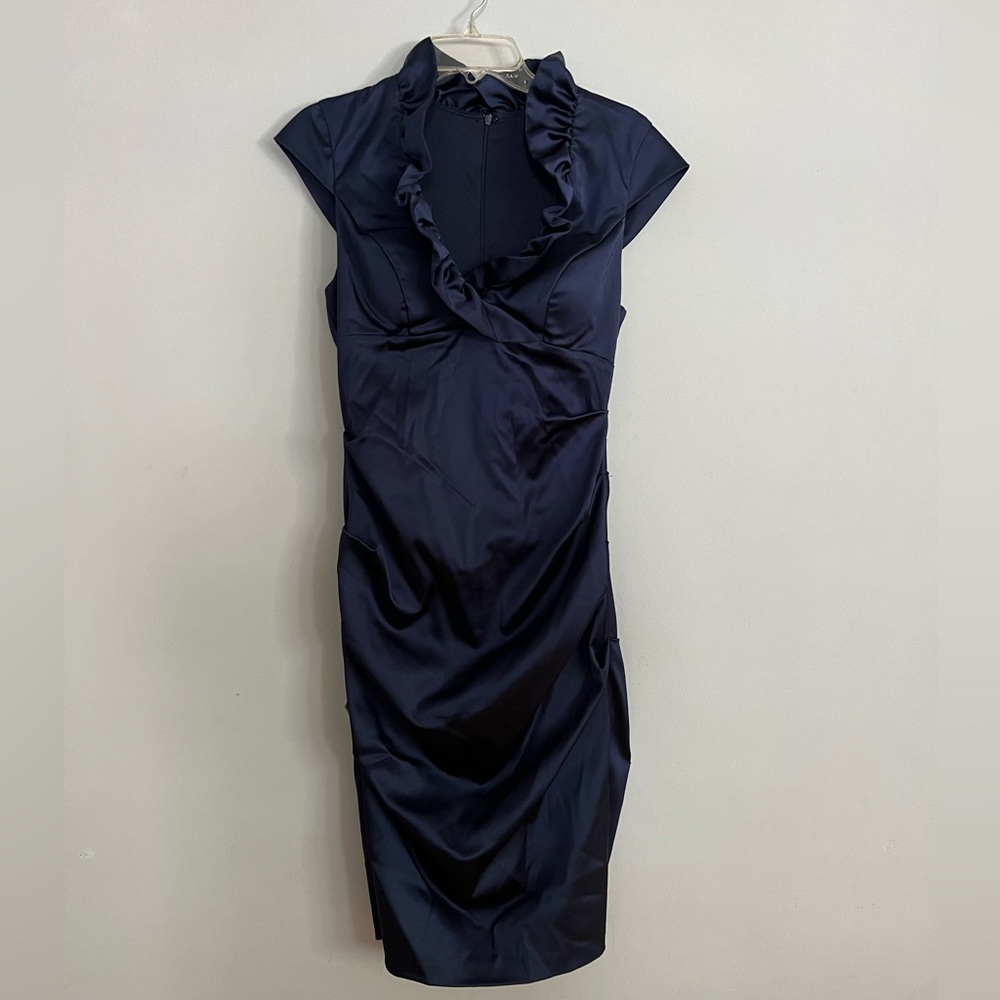 Like new cocktail/formal XScape figure flattering size 10